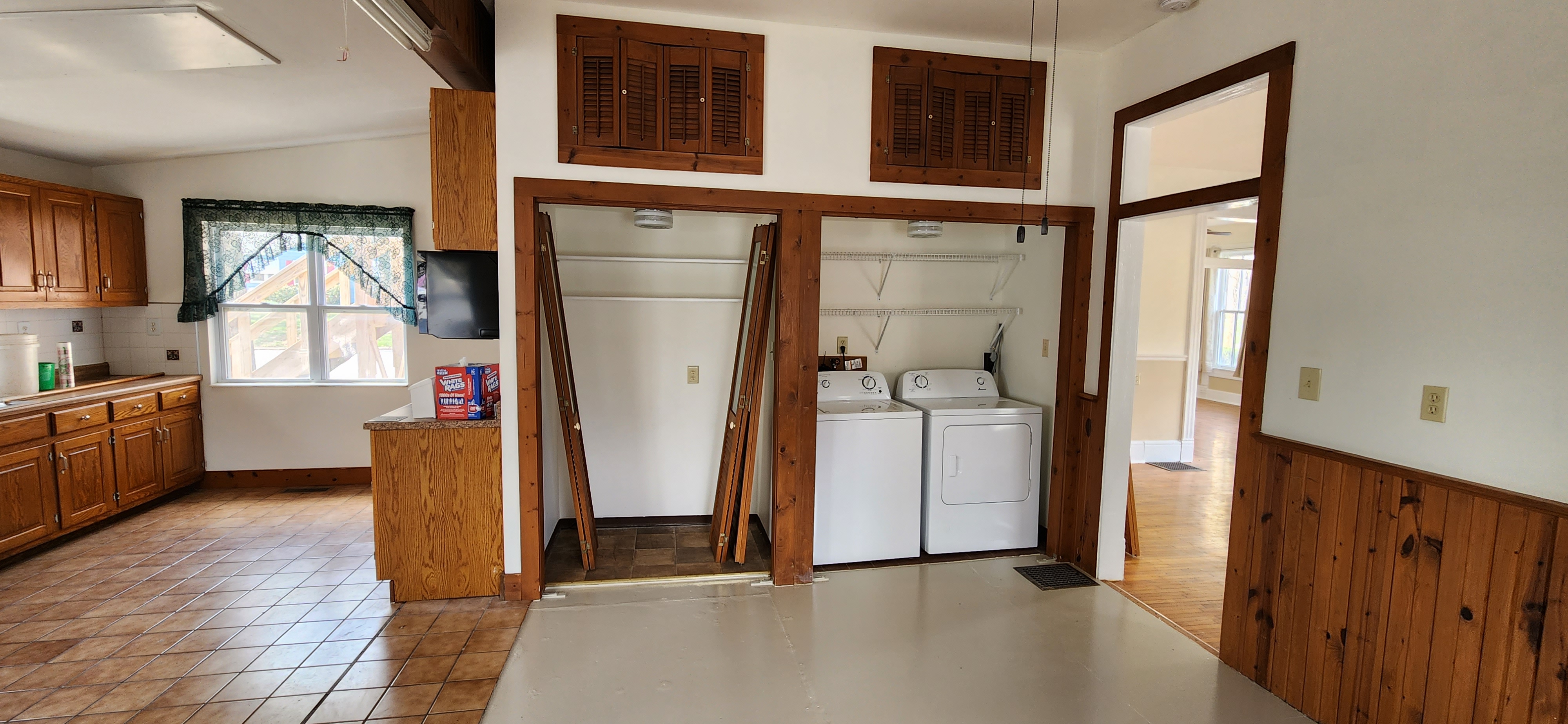 320 W Clinton lower unit pics 10.jpg